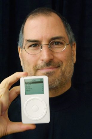 steve-jobs-ipod_uptone