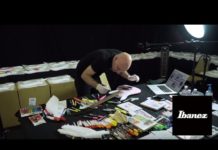 Zobacz jak maluje Joe Satriani