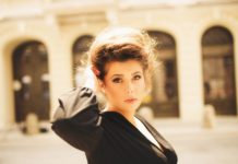 Monika Borzym żółtą taksówką w trasie z nowym singlem