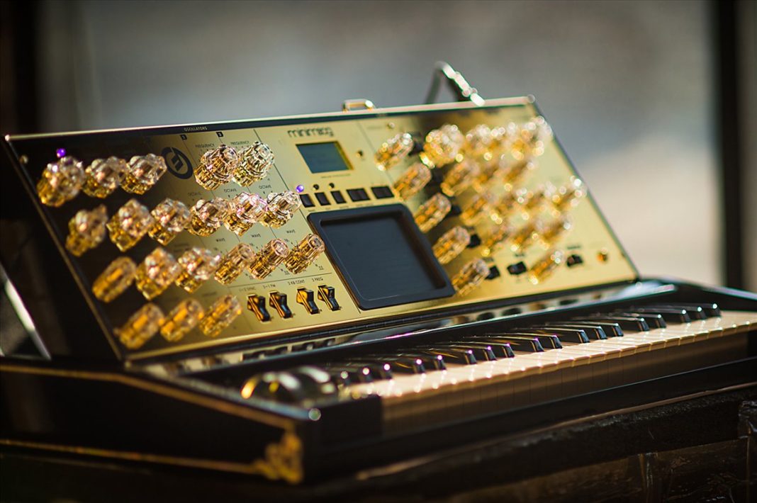 moog_minimoogvoyager_uptone