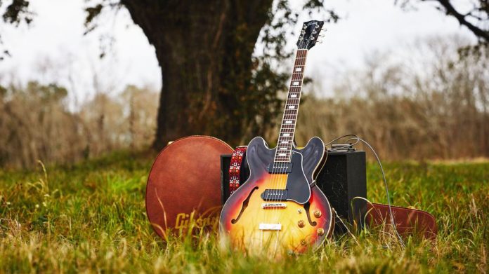Gibson-Slim-Harpo-Lovell-ES-330_top