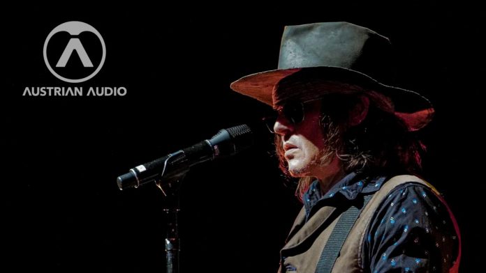 Johnny-Depp-i-Jeff-Beck-na-trasie-koncertowej-z-mikrofonami-Austrian-Audio