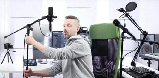 Statyw-mikrofonowy-SSQ-do-domowego-studia-muzycznego