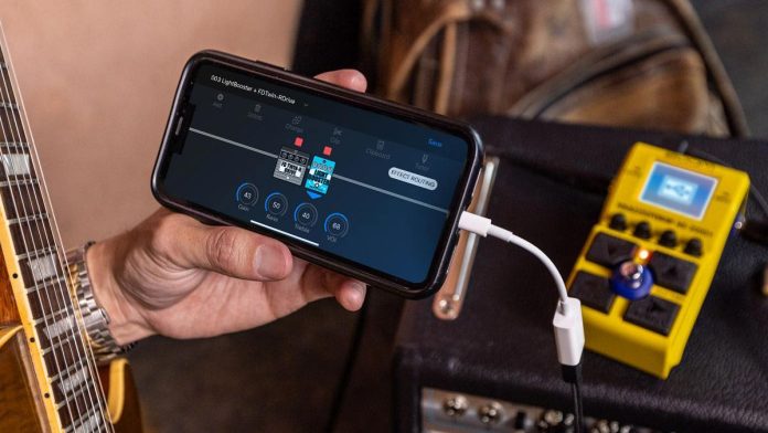 ZOOM-MS-200D+-MultiStomp-Handy-Guitar-Lab-iOS