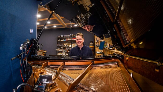 Jason-Graves_moog_uptone