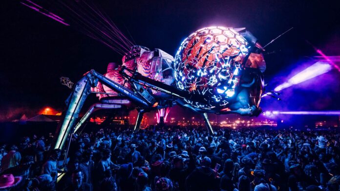Sennheiser-EW-DX-na-Festiwalu-Glastonbury_uptone
