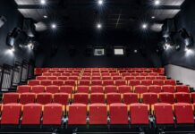 Dolby Atmos i JBL Professional: Nowoczesne kino w Sieradzkim Centrum Kultury JBL-kino_sieradz_uptone