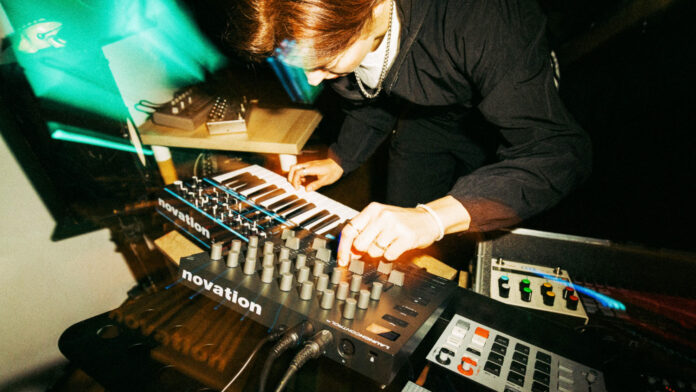 Novation-Launch-Control-XL3_lifestyle