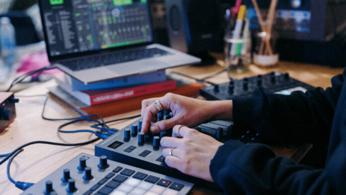 Novation-Launch-Control-XL3_lifestyle