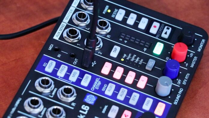 Zoom-LiveTrak-L6_uptone
