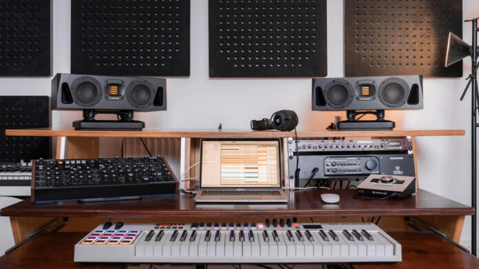 Adam-Audio-A44H_uptone