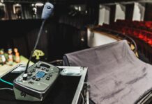 Nowoczesny interkom i system nasłuchu scenicznego w Teatrze Groteska — bezawaryjny RTS w akcji RTS Teatr Groteska_uptone