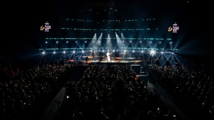 Katie Melua w Gdyni z systemem L-Acoustics L2 Katie Melua w Gdyni z systemem L-Acoustics L2