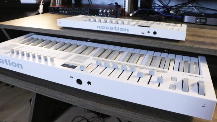 Novation-Launchkey-Mini-37-MK4-vs-Launchkey-49-MK4_uptone_review