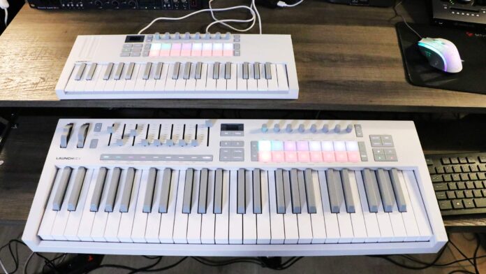 Novation-Launchkey-Mini-37-MK4-vs-Launchkey-49-MK4_uptone_review