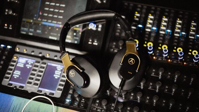 Austrian-Audio-Hi-X18-Gold-Edition_uptone Austrian-Audio-Hi-X18-Gold-Edition_uptone