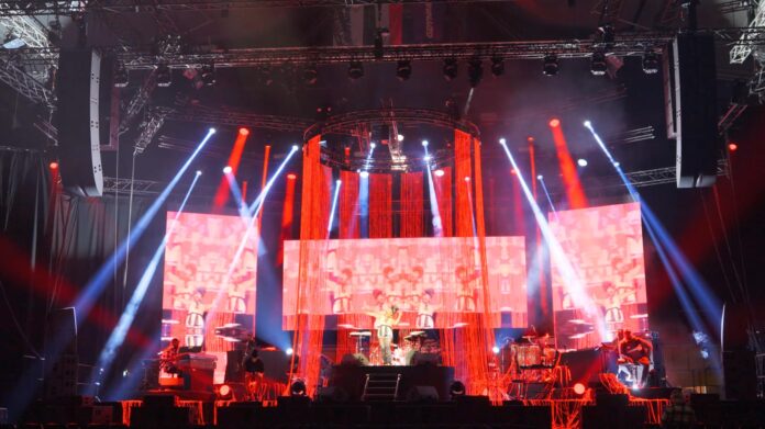 L-Acoustics-L2-w-produkcji-Krupski-Sound-dla-Erykah-Badu_uptone L-Acoustics-L2-w-produkcji-Krupski-Sound-dla-Erykah-Badu_uptone