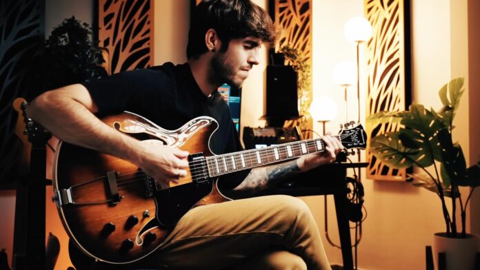 Ibanez-AS7328_uptone Ibanez AS7328