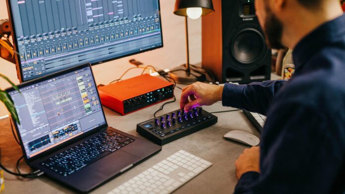 Novation-Launch-Control-3_uptone Novation Launch Control 3
