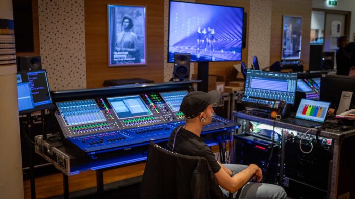 Monitor-Desk-in-Sound-Room Monitor-Desk-in-Sound-Room