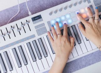 Novation Launchkey 61 MK4 White