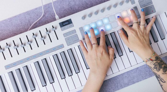 Nie każdy potrzebuje 88 klawiszy. Dlaczego Launchkey 61 jest dziś tak popularnym wyborem? Novation Launchkey 61 MK4 White