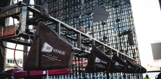 Coraz więcej mikrofonów bezprzewodowych, coraz więcej problemów? RF VENUE