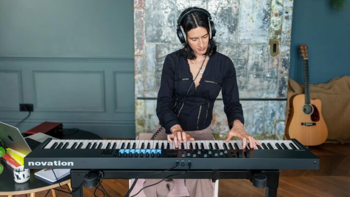 Novation-Launchkey-88-MK4_uptone Novation Launchkey-88-MK4