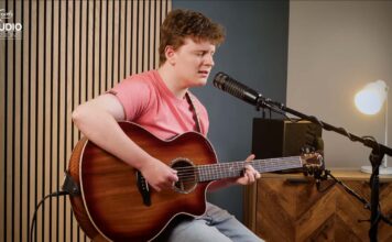 17 lat i własny utwór w studiu Faith Guitars. Joseph Davis gra „Last Train to the Coast” Faith-Guitars-Studio-Sessions-Joseph-Davis-Last-Train-to-the-Coast_uptone