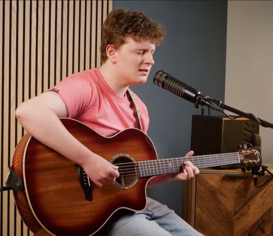 17 lat i własny utwór w studiu Faith Guitars. Joseph Davis gra „Last Train to the Coast” Faith-Guitars-Studio-Sessions-Joseph-Davis-Last-Train-to-the-Coast_uptone