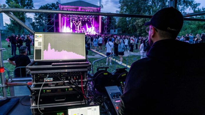 L-Acoustics-L2-KMD-Studio_uptone
