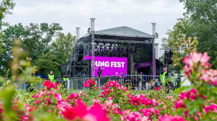 L-Acoustics-L2-KMD-Studio_uptone