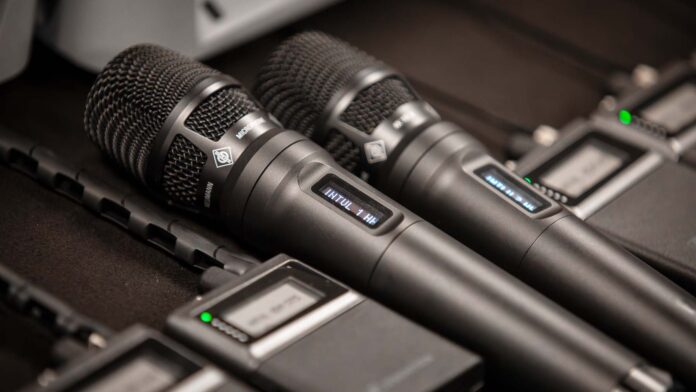 Spectera-Bodypacks-and-SKM-Handhelds_uptone Spectera-Bodypacks-and-SKM-Handhelds_uptone