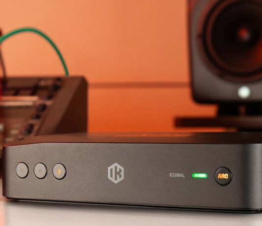 Kalibracja monitorów bez komputera i obsługa subwoofera. IK Multimedia pokazuje ARC STUDIO+ ARC_Studio_plus