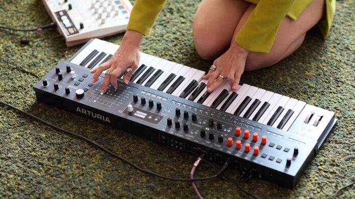 Arturia-MINIFREAK_49 Arturia-MINIFREAK_49